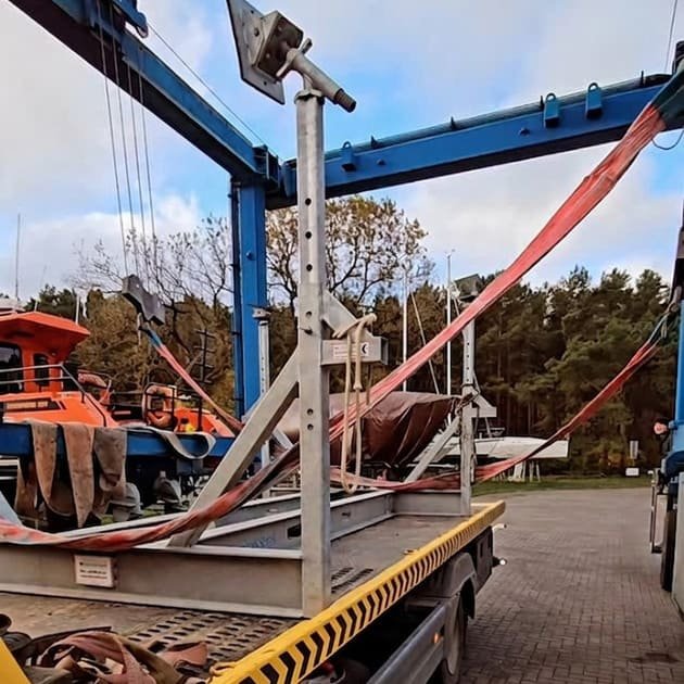 įrangos bei kitų mechanizmų pervežimas ir transportavimas