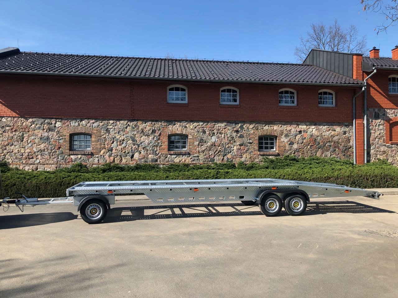 Nuomojamos priekabos visiems klientų poreikiams